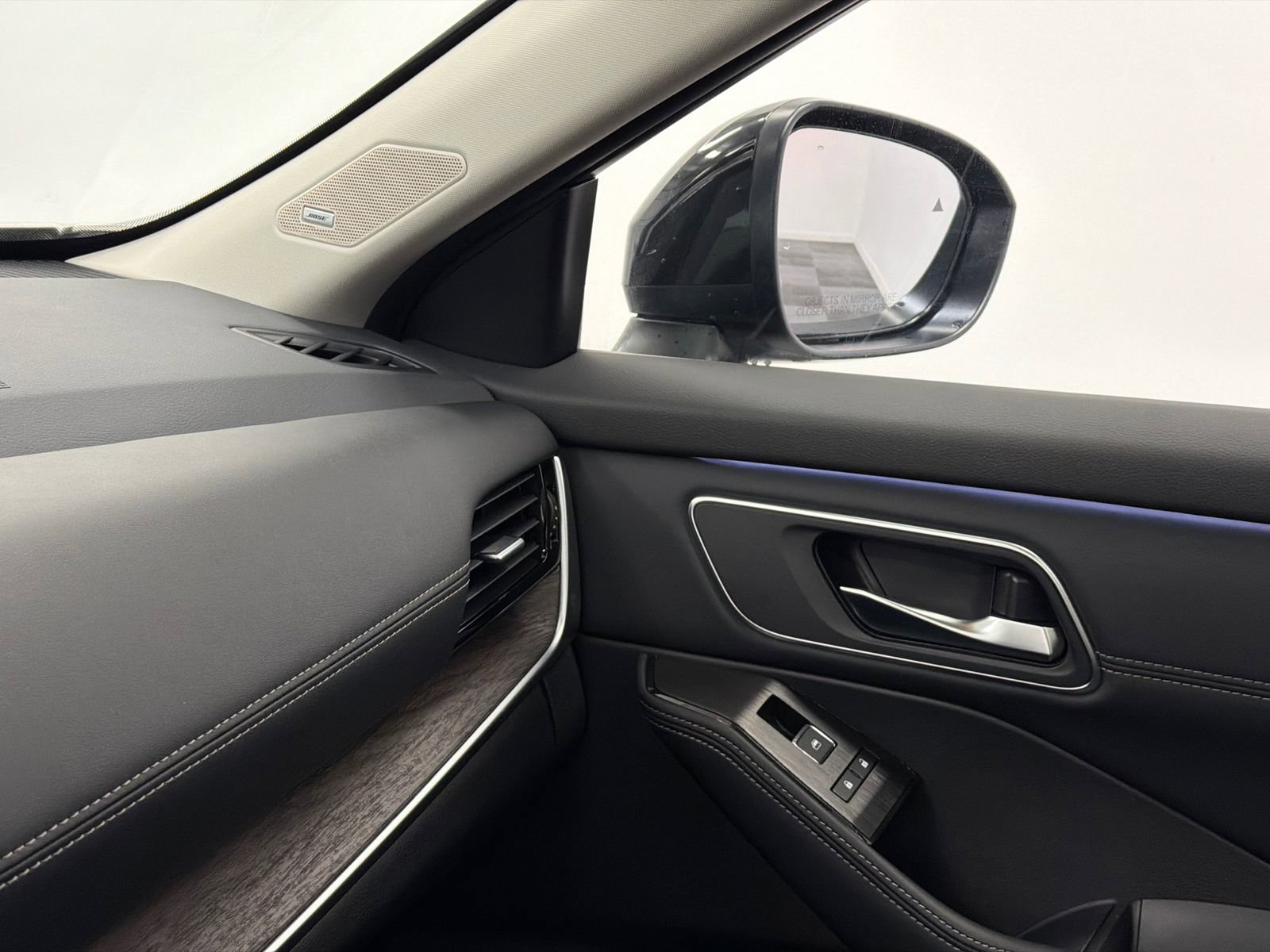 Used 2026 Nissan Rogue Platinum w/ Platinum Premium Package image 32