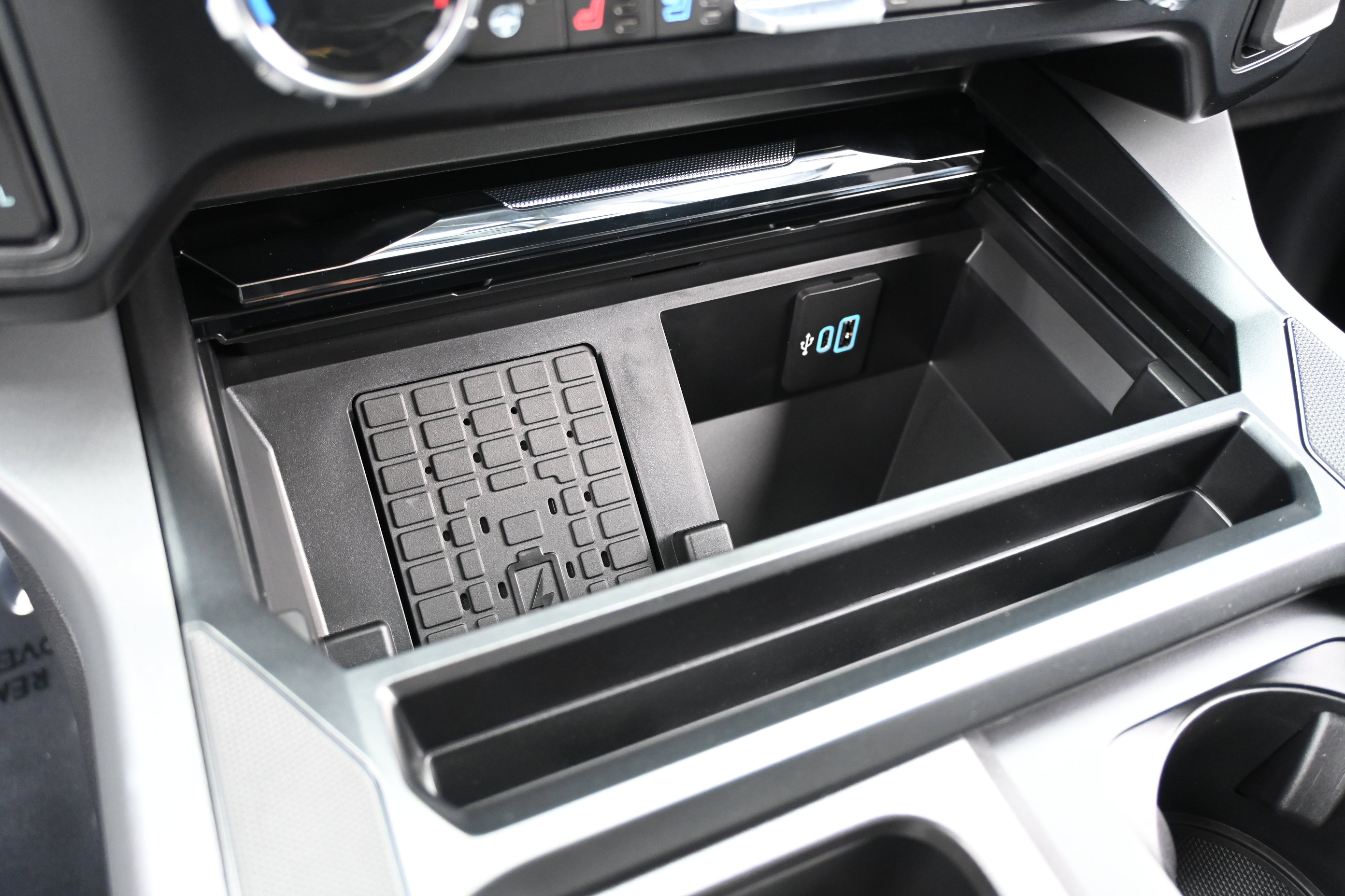 New 2026 Ford F250 Lariat w/ Black Appearance Package image 29