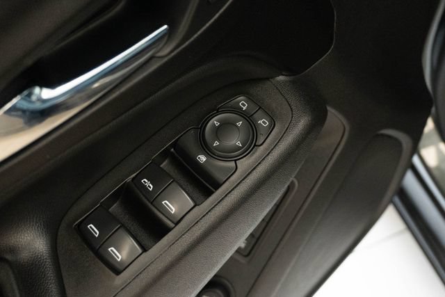 Used 2020 Chevrolet Equinox LT w/ Sport Edition FWD image 17