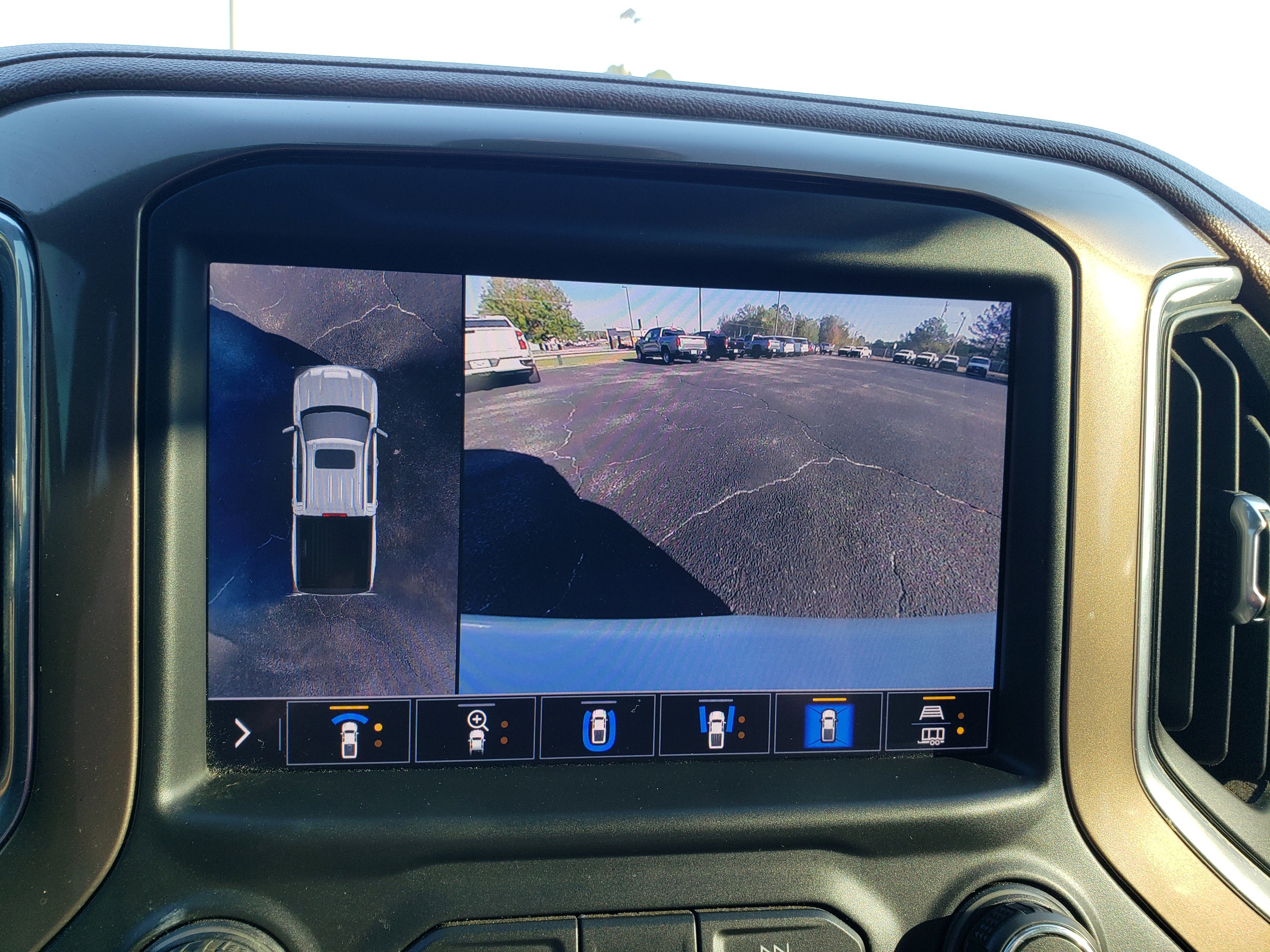 Used 2024 Chevrolet Silverado 1500 High Country w/ Technology Package image 39