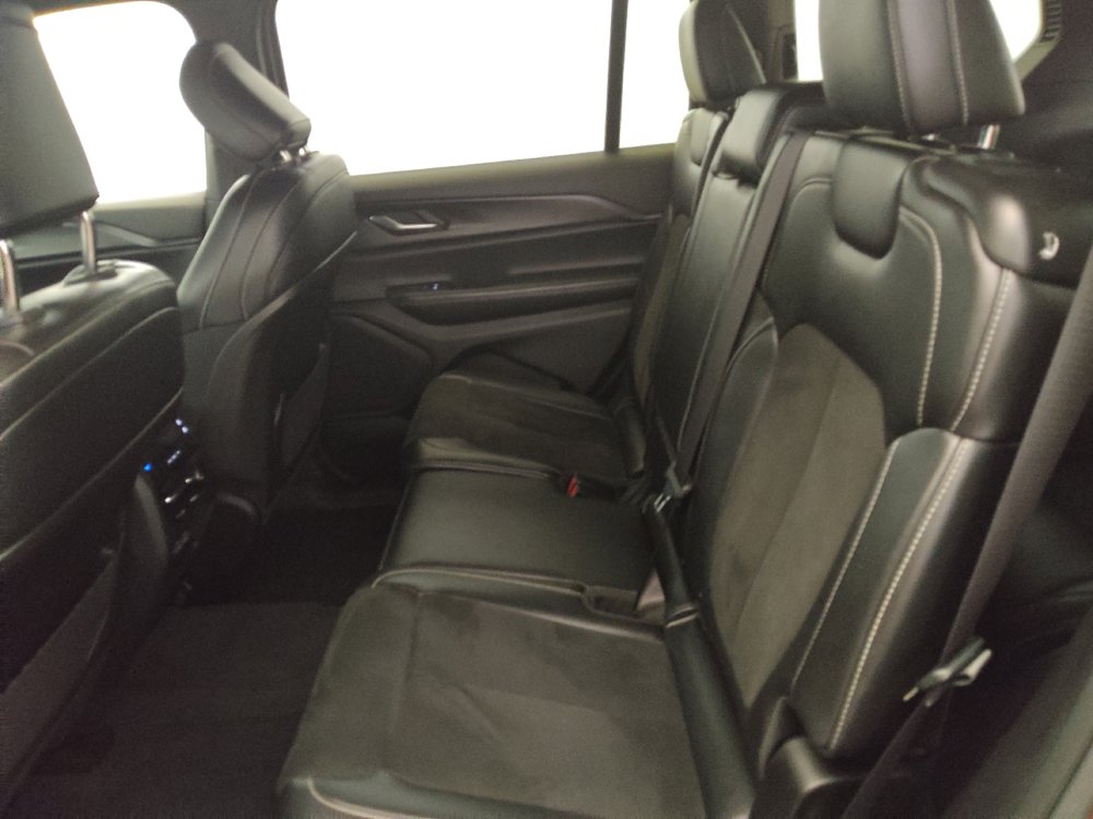 Used 2023 Jeep Grand Cherokee L Laredo AWD/4WD image 18