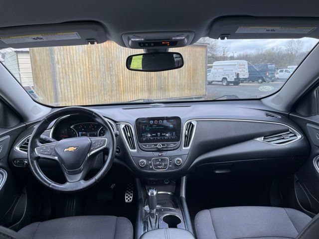 Used 2017 Chevrolet Malibu LT image 10