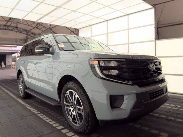 Used 2025 Ford Expedition Active AWD/4WD image 4