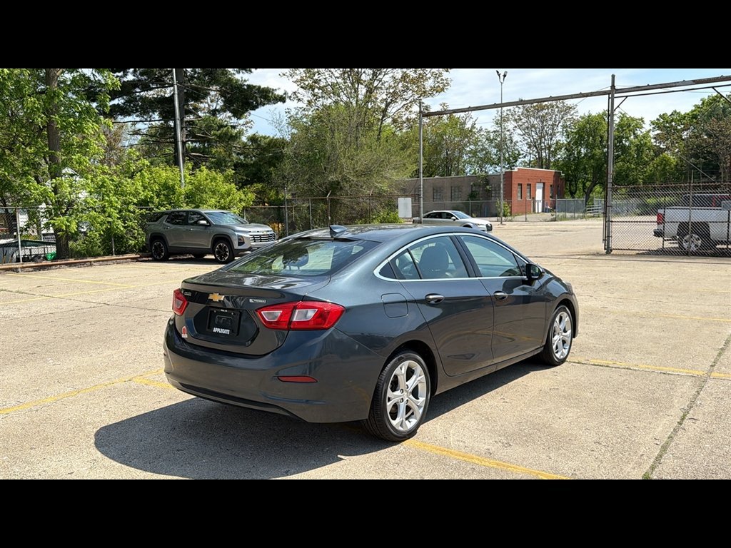 Used 2018 Chevrolet Cruze Premier FWD image 5