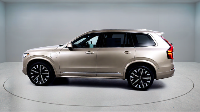 New 2026 Volvo XC90 T8 Plus w/ Protection Package Premier AWD/4WD image 4