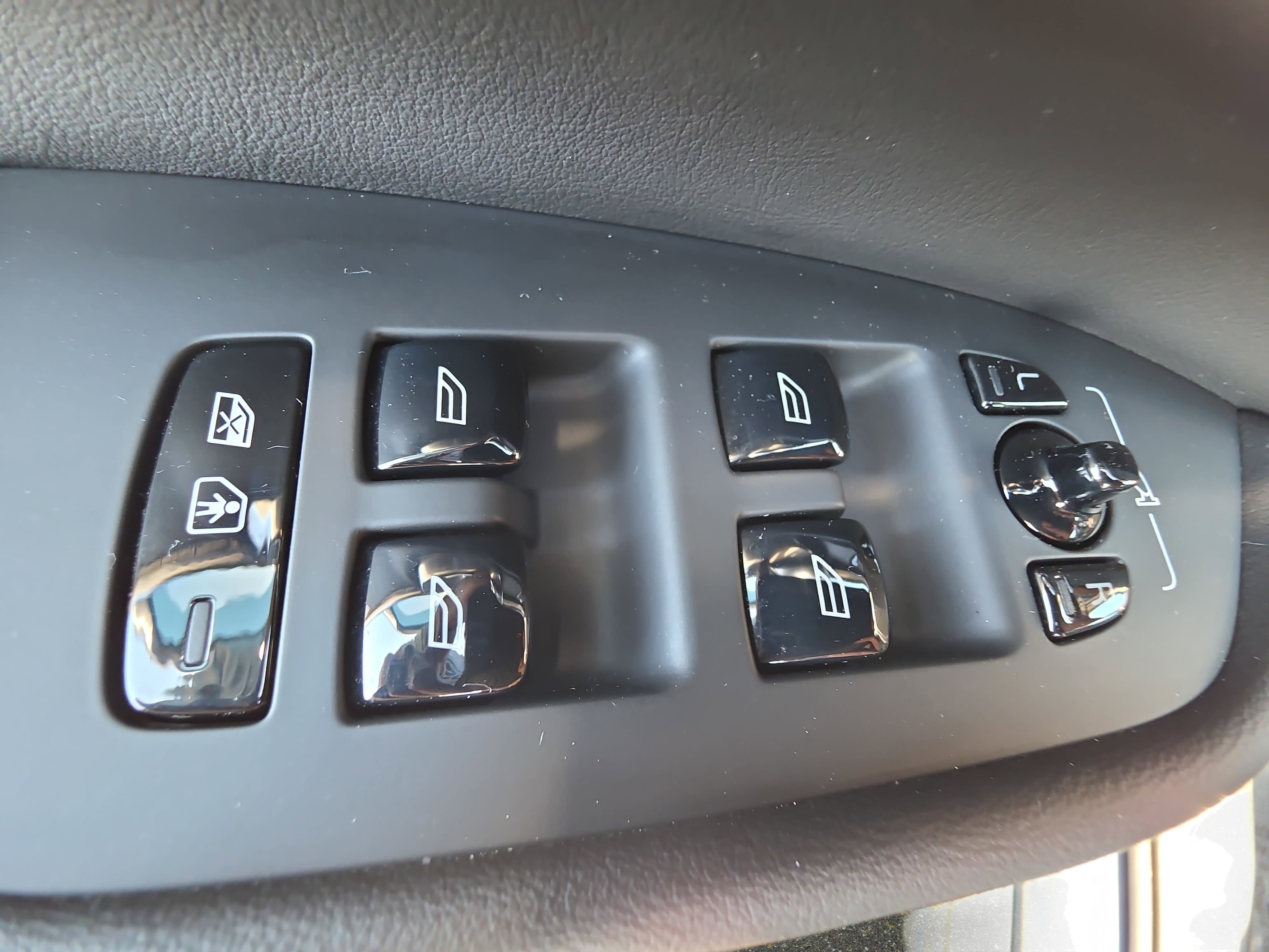 Used 2025 Volvo XC90 B6 Plus w/ Protection Package Premier AWD/4WD image 30