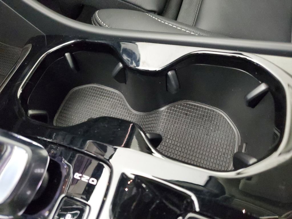 Used 2026 Volvo XC40 B5 Ultra w/ Protection Package Premier image 33