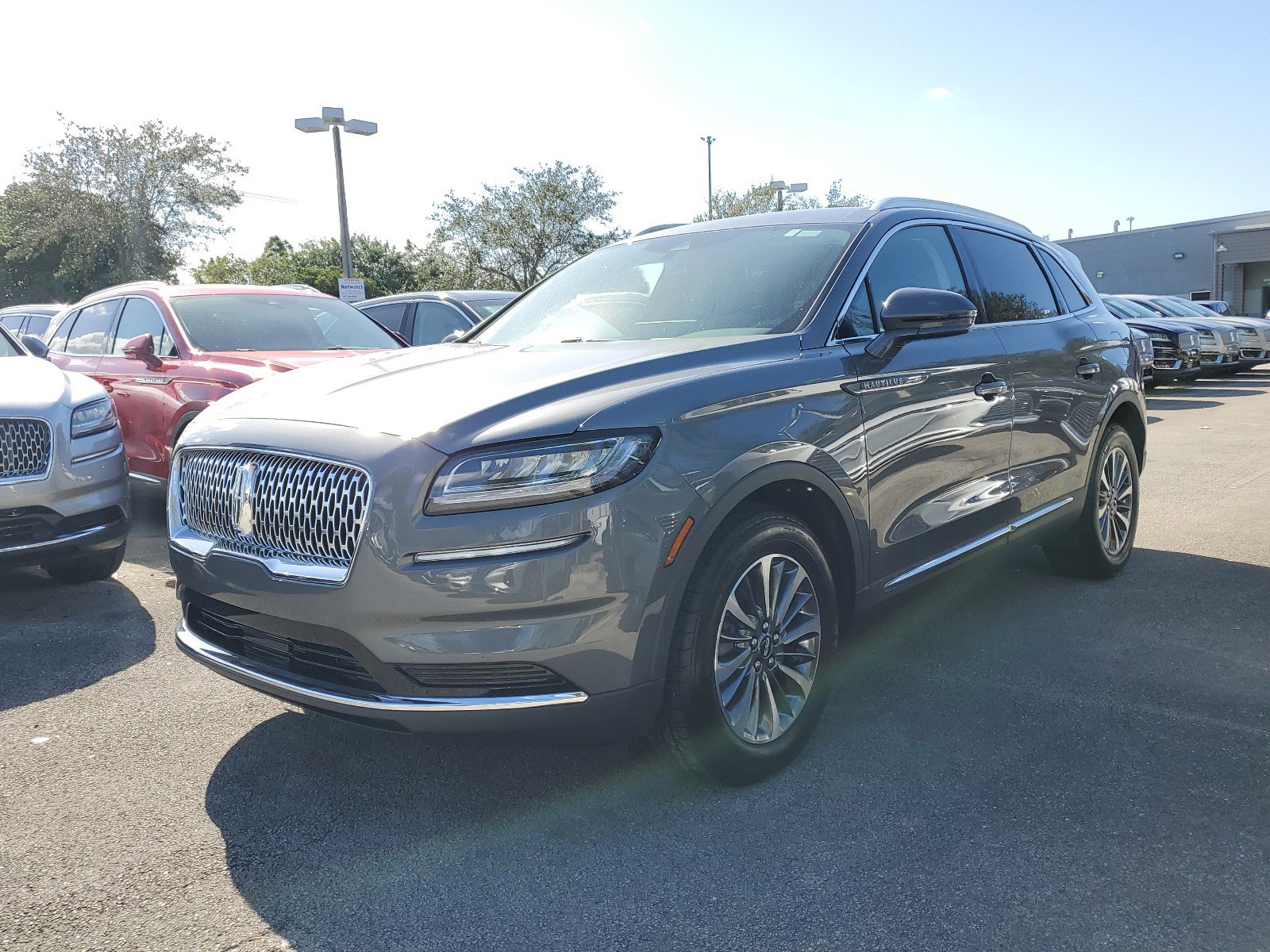 Used 2023 Lincoln Nautilus AWD image 3