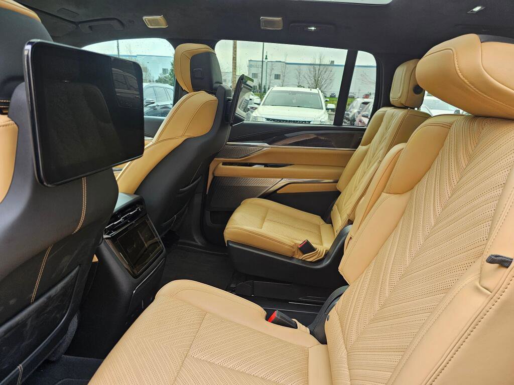 Used 2025 Cadillac Escalade IQ Luxury 2 image 20