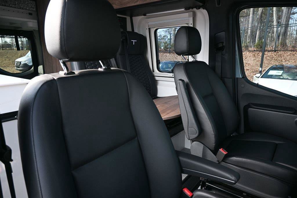 Used 2023 Mercedes-Benz Sprinter 2500 image 24