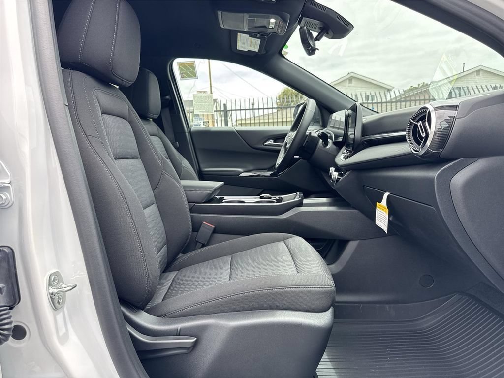 New 2026 Chevrolet Equinox LT w/ Safety and Technology Package FWD image 33