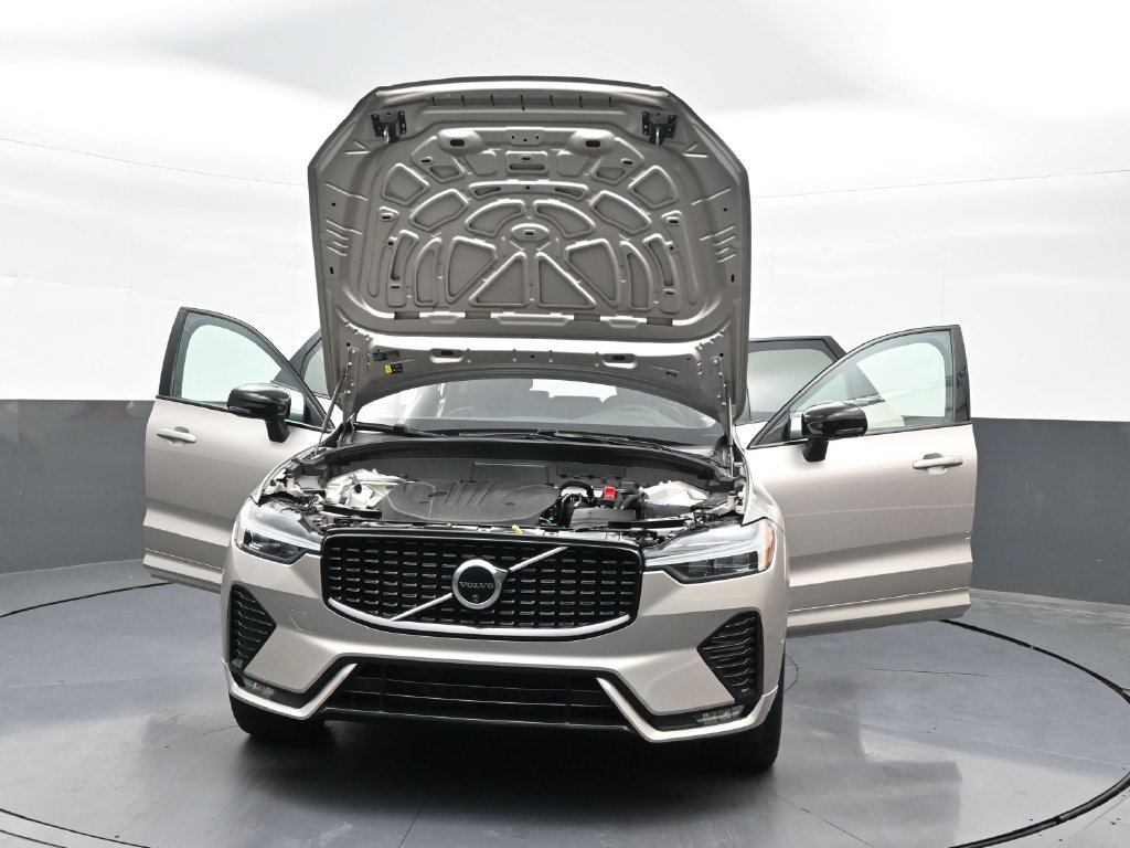 Certified 2024 Volvo XC60 B5 Plus AWD/4WD image 42