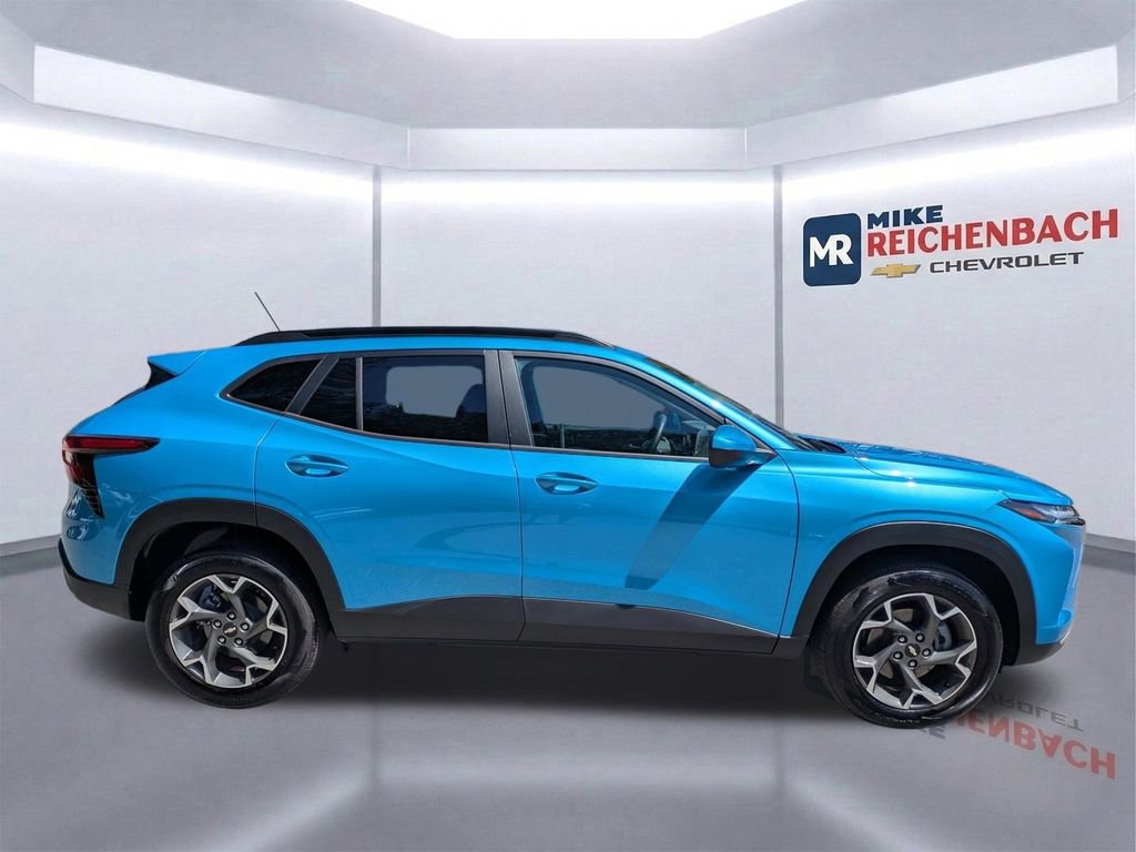 Used 2026 Chevrolet Trax LT w/ Driver Confidence Package FWD image 3