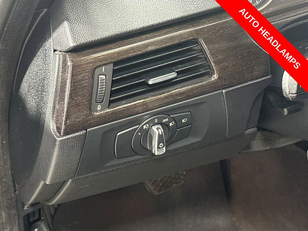 Used 2013 BMW 335i Convertible RWD image 11