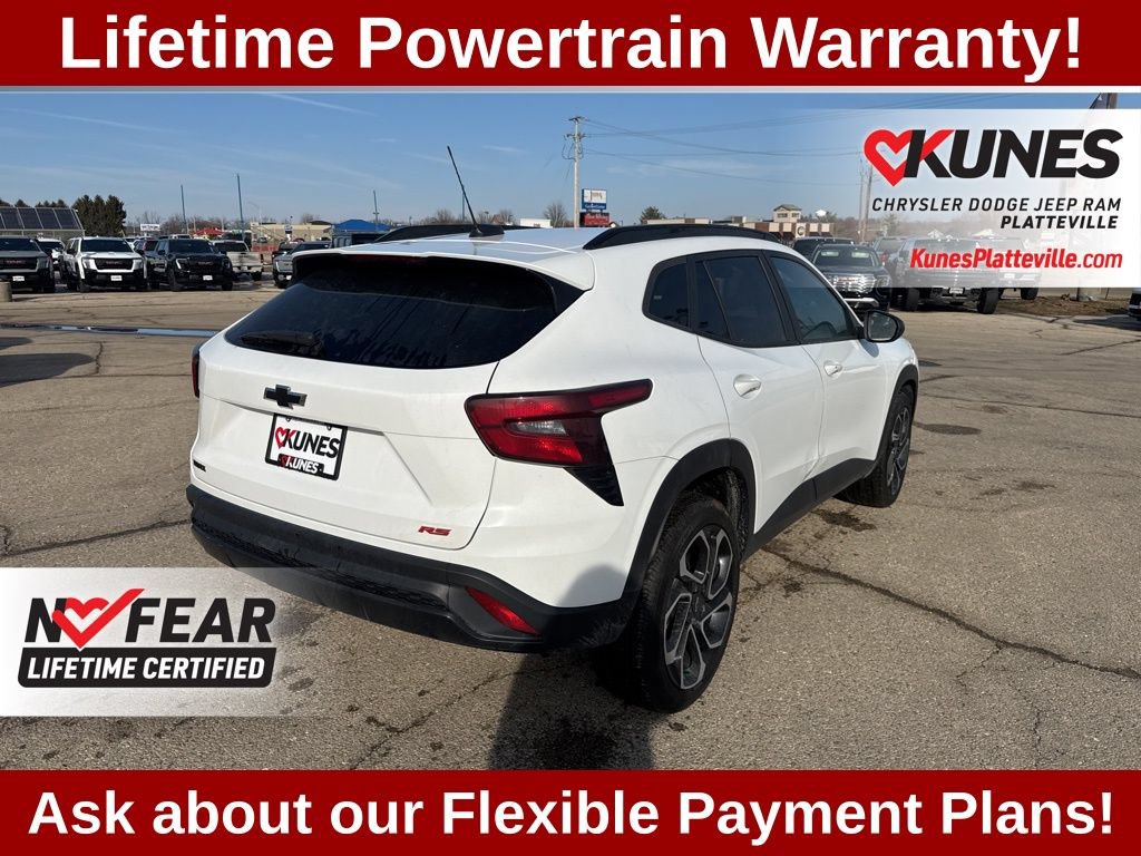 Used 2024 Chevrolet Trax RS w/ Sunroof Package FWD image 11