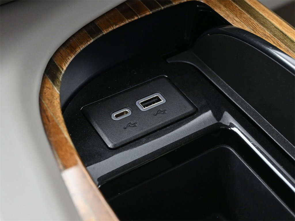 Used 2022 Cadillac Escalade ESV Premium Luxury Platinum image 26