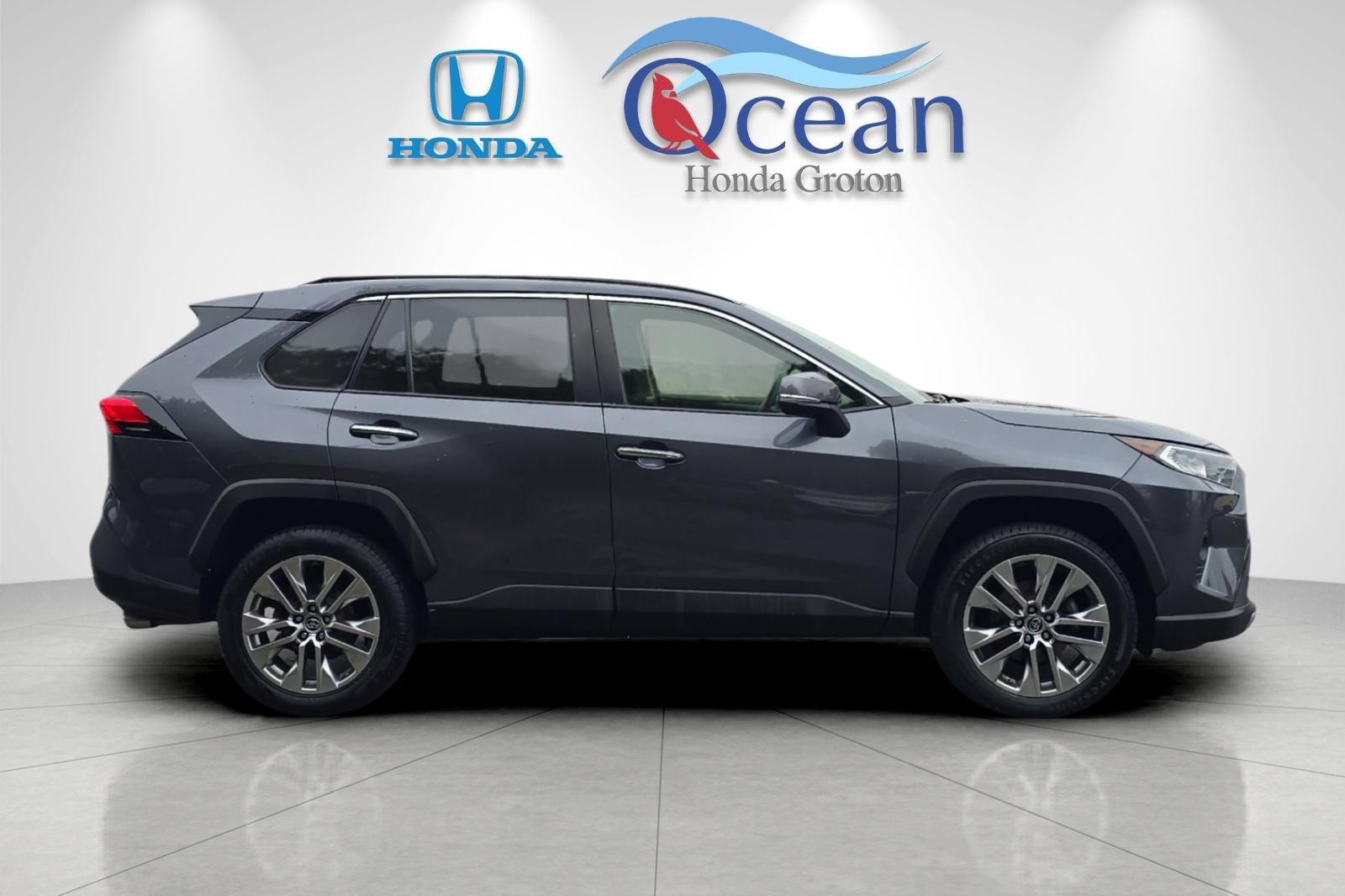Used 2019 Toyota RAV4 Limited image 2