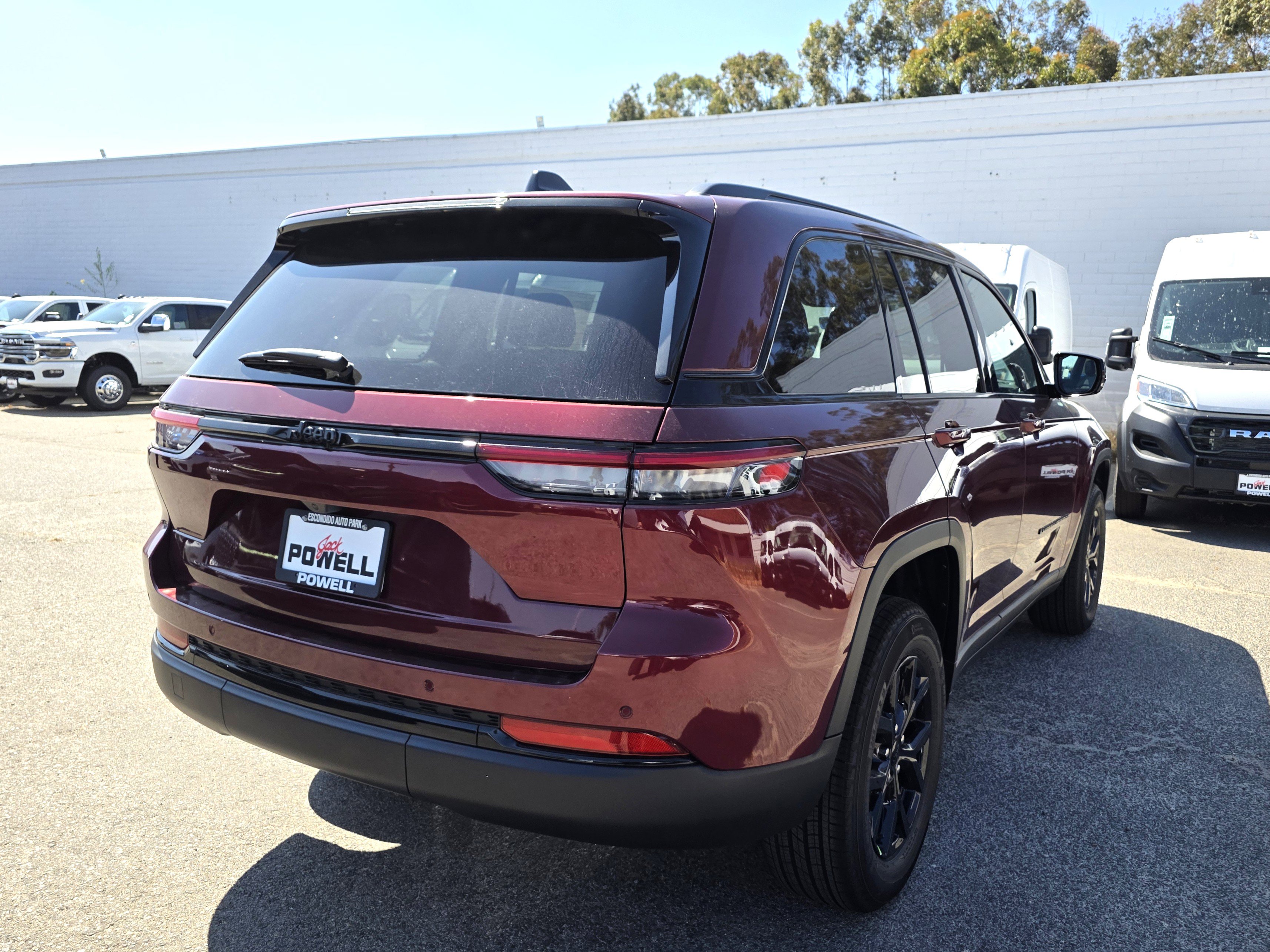 New 2025 Jeep Grand Cherokee Altitude image 5
