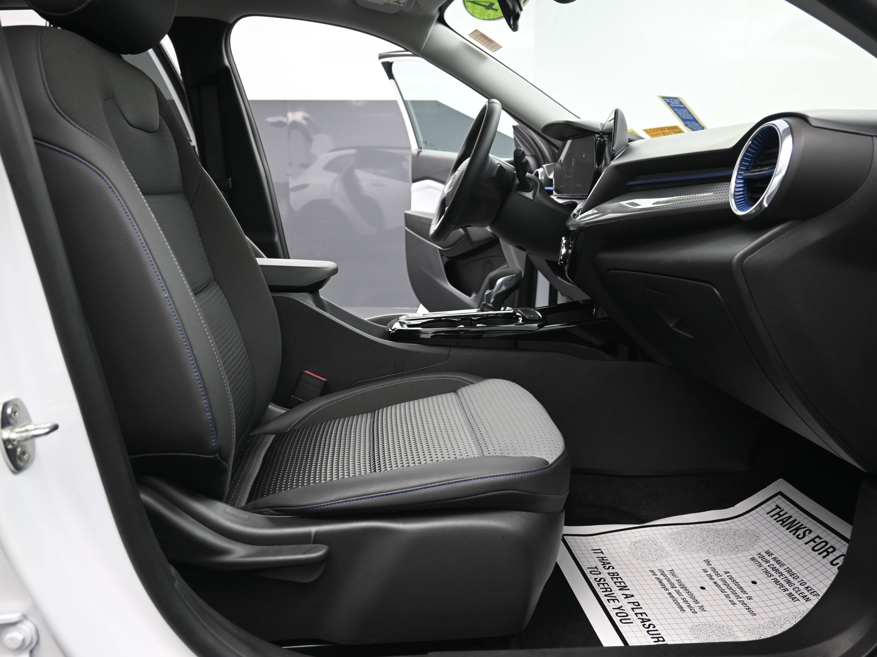 Used 2024 Chevrolet Trax LT w/ Driver Confidence Package image 28