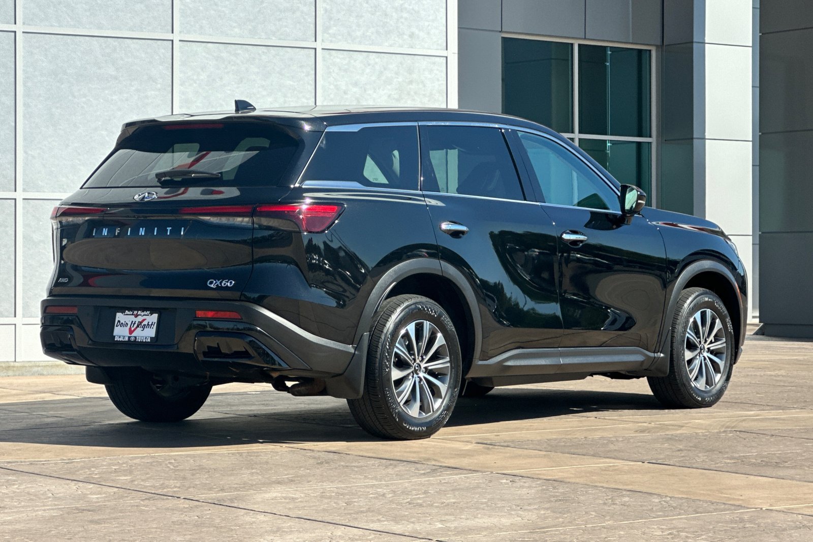 Used 2023 INFINITI QX60 Pure AWD/4WD image 4