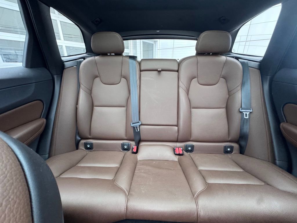 Used 2023 Volvo XC60 B5 Plus AWD/4WD image 19