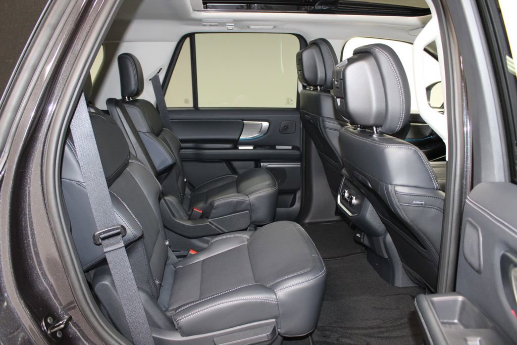 New 2026 Ford Expedition Platinum image 32