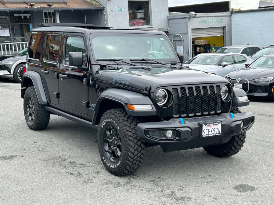 Used 2023 Jeep Wrangler Unlimited w/ Sun & Screen Package AWD/4WD image 3