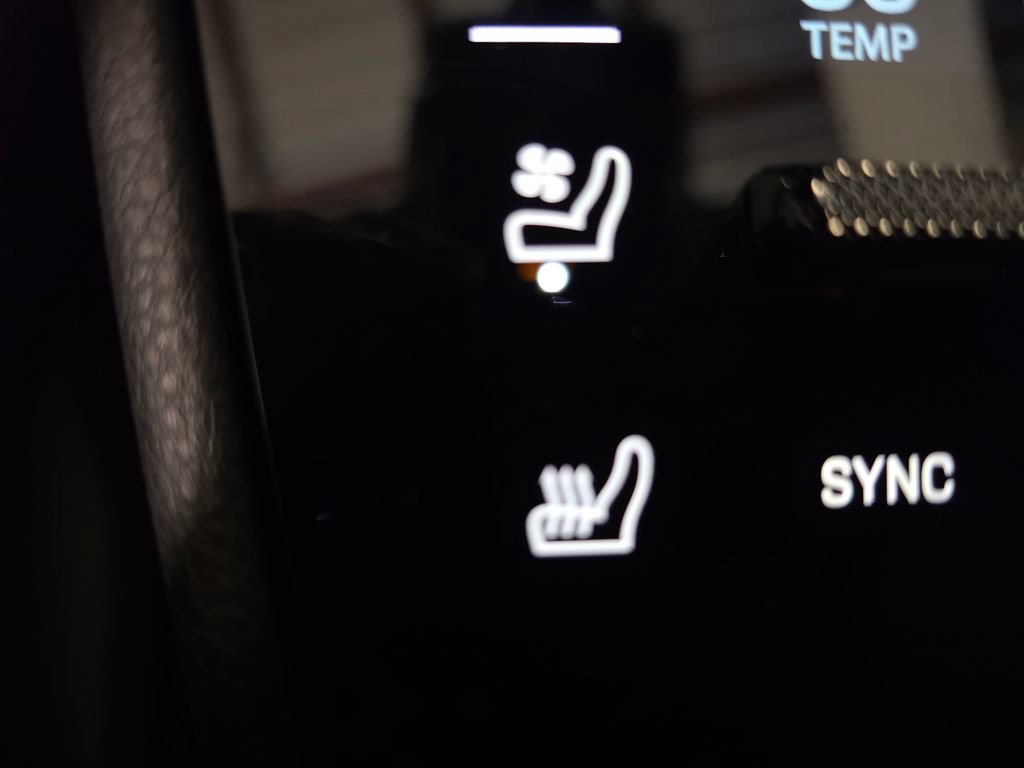 Certified 2026 Porsche Cayenne AWD/4WD image 37