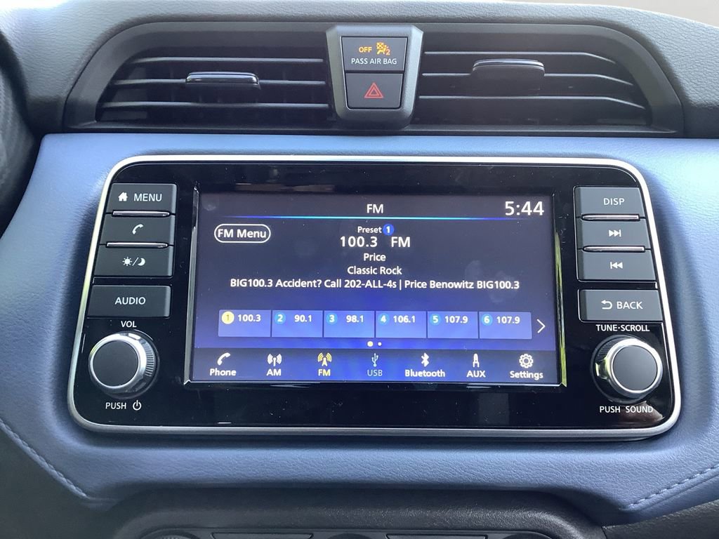 New 2025 Nissan Versa SV w/ Trunk Package FWD image 18