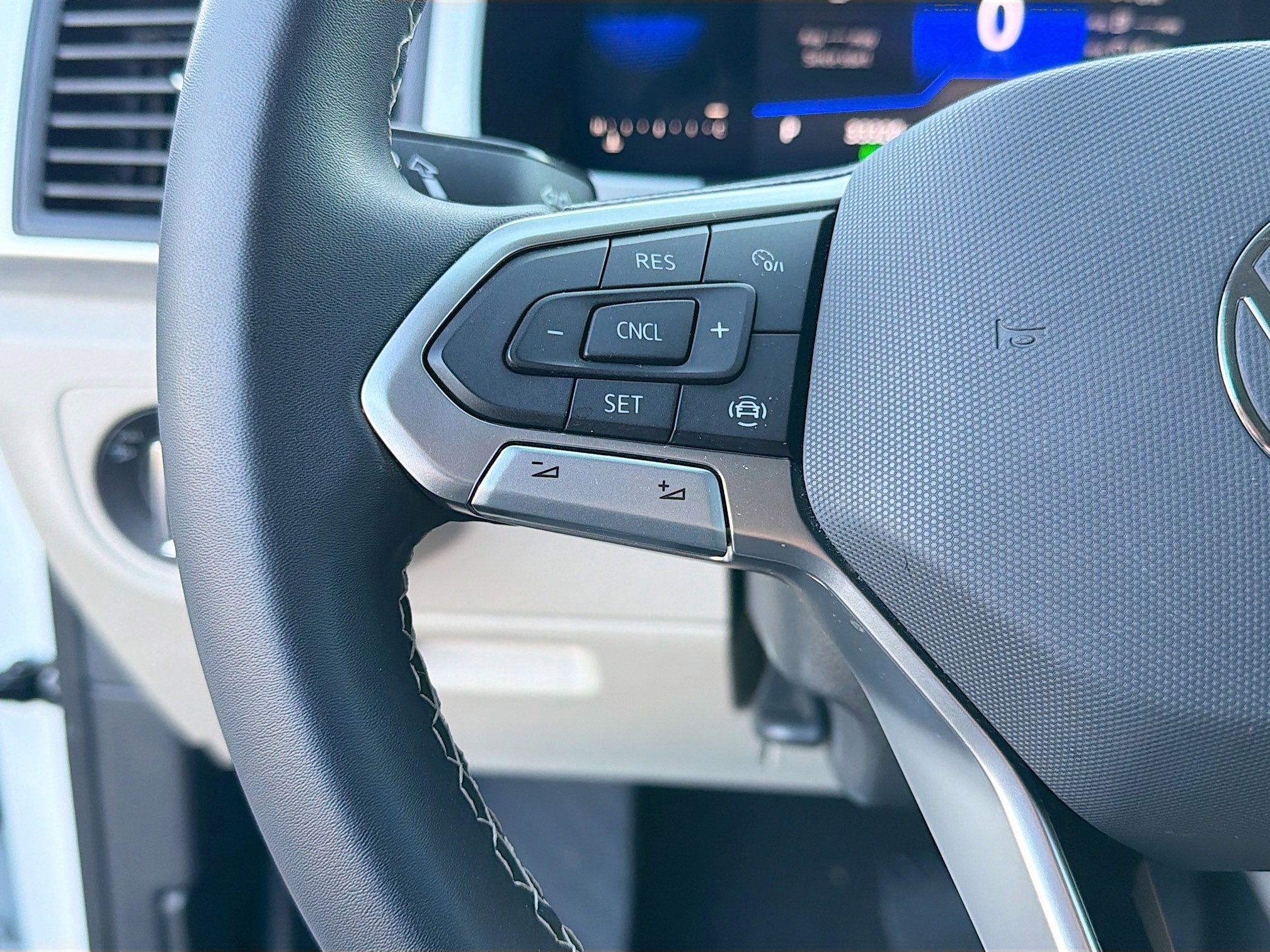 Used 2023 Volkswagen Atlas SE image 36