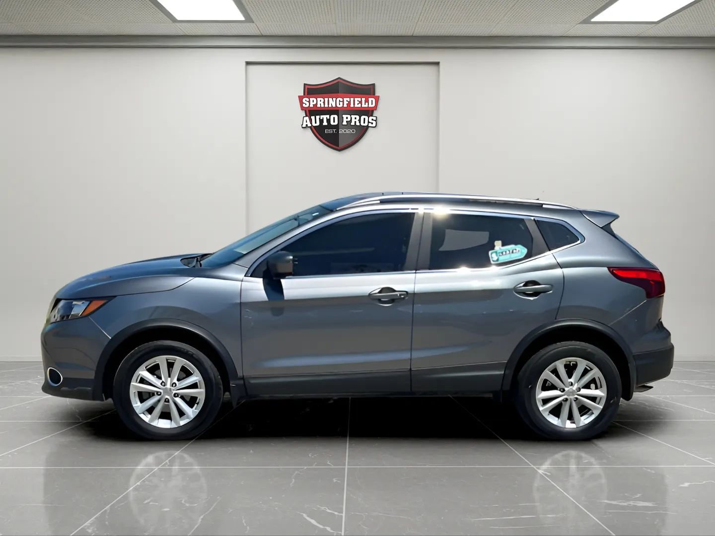 Used 2017 Nissan Rogue Sport SV w/ SV Premium Package image 2