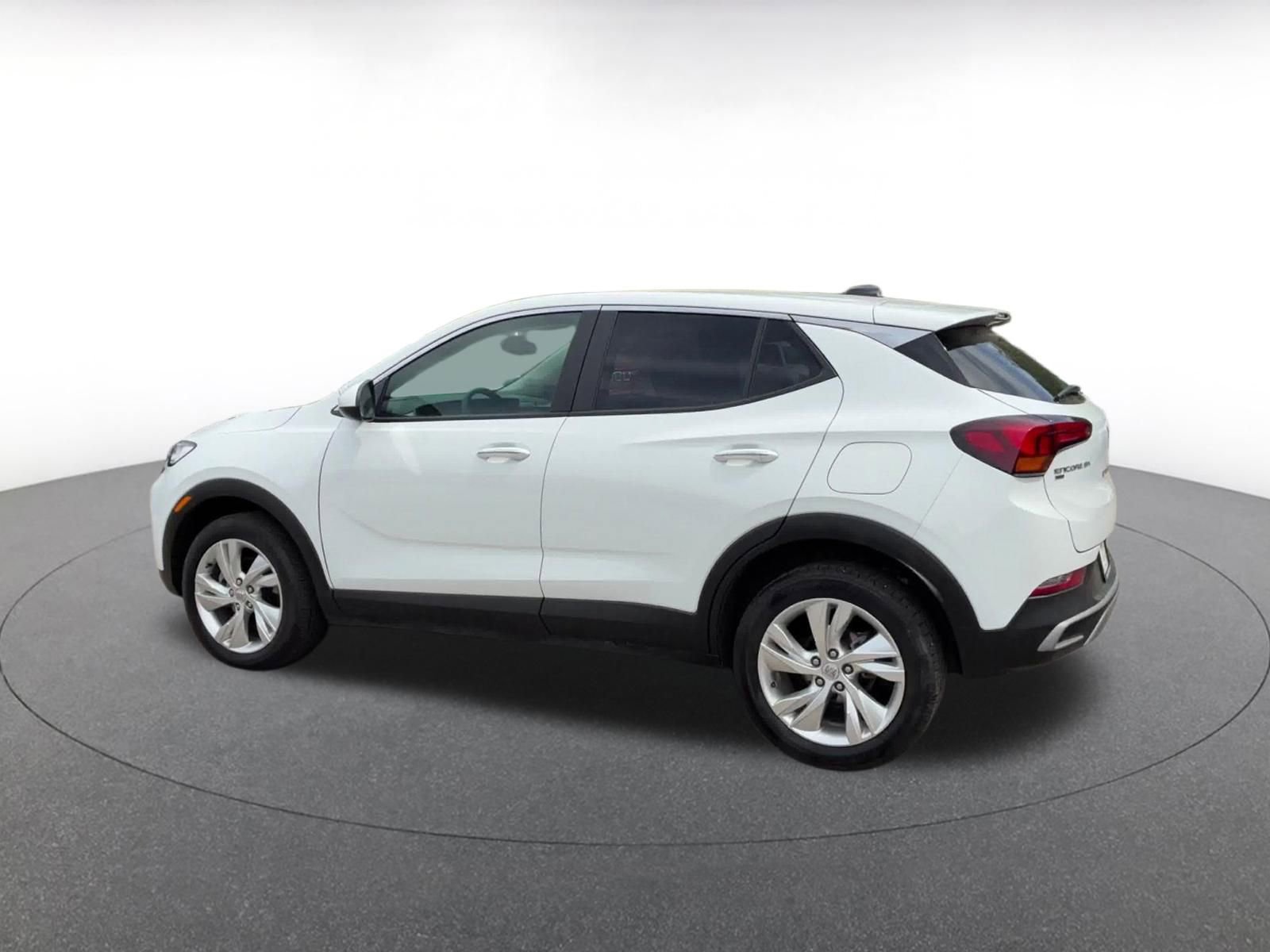 Used 2025 Buick Encore GX Preferred AWD/4WD image 10