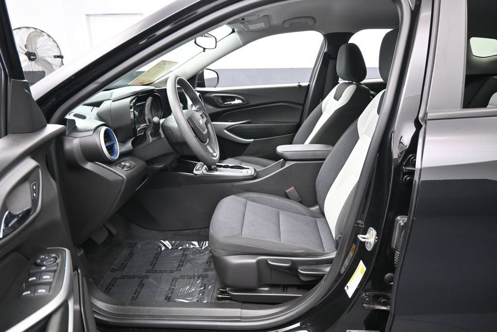 Used 2024 Chevrolet Trax LS FWD image 11