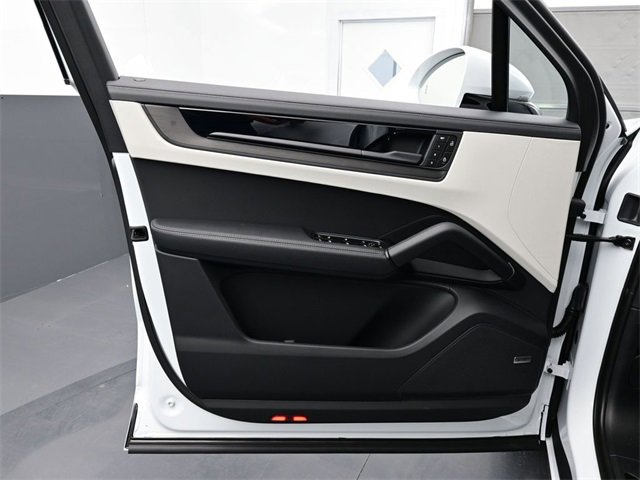 New 2026 Porsche Cayenne GTS image 7