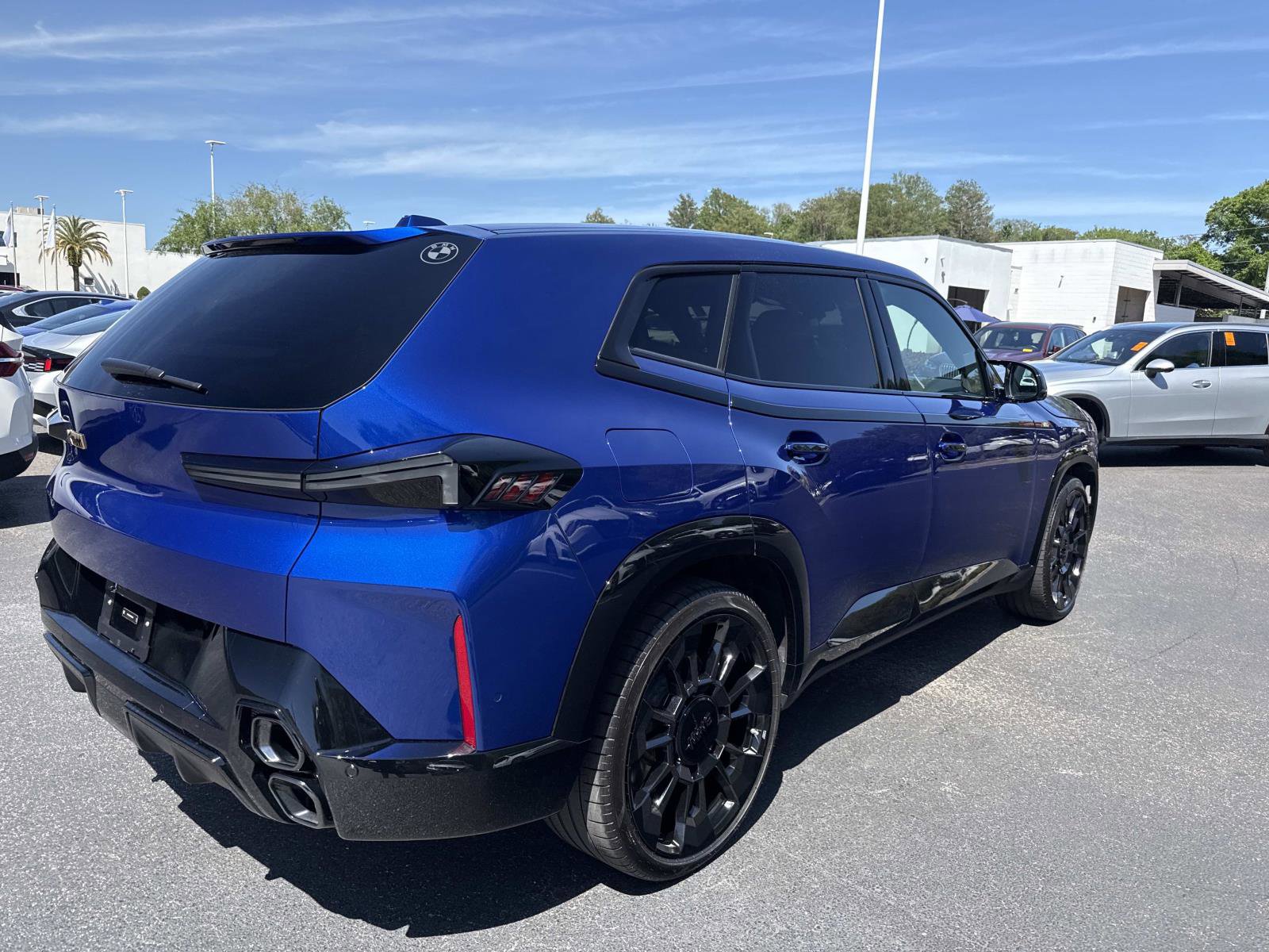 Used 2025 BMW XM image 3