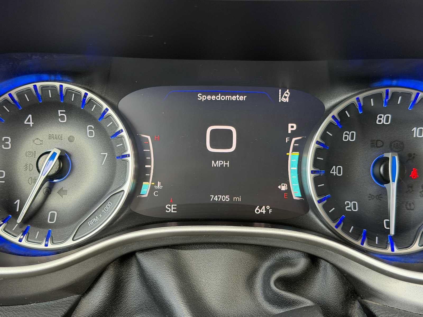 Used 2023 Chrysler Pacifica Touring-L FWD image 3