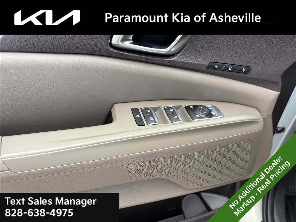 New 2026 Kia Carnival EX FWD image 25