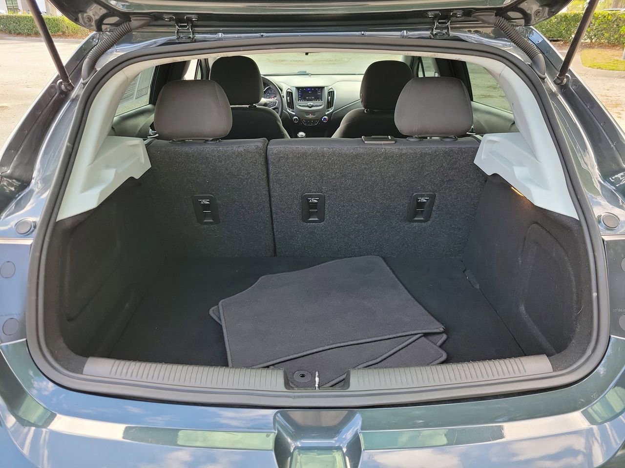 Used 2019 Chevrolet Cruze LT w/ Convenience Package image 8