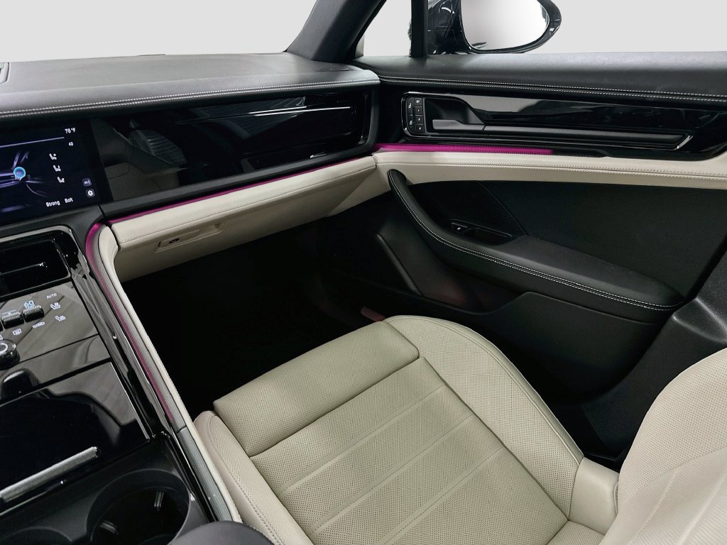 Certified 2025 Porsche Panamera image 24