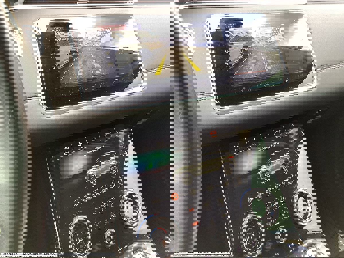 Used 2020 Land Rover Range Rover Evoque SE image 8