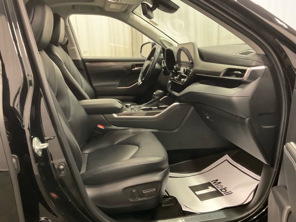Used 2023 Toyota Highlander Limited image 31