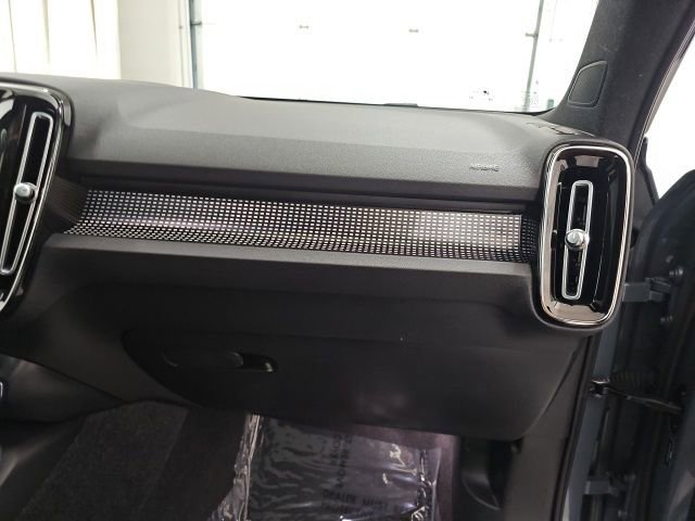 Used 2022 Volvo XC40 P8 Recharge Ultimate image 38