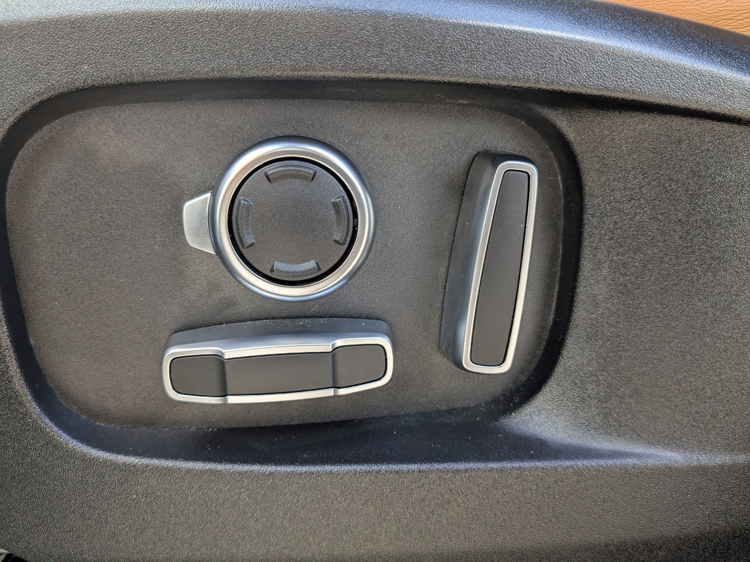 Used 2023 Land Rover Defender 130 First Edition image 22