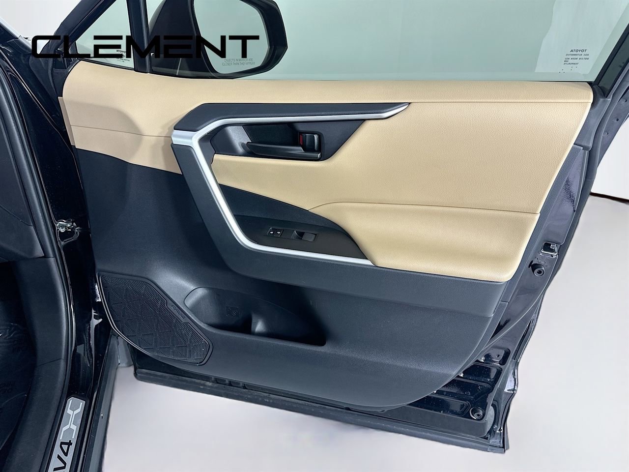 Used 2024 Toyota RAV4 LE image 33