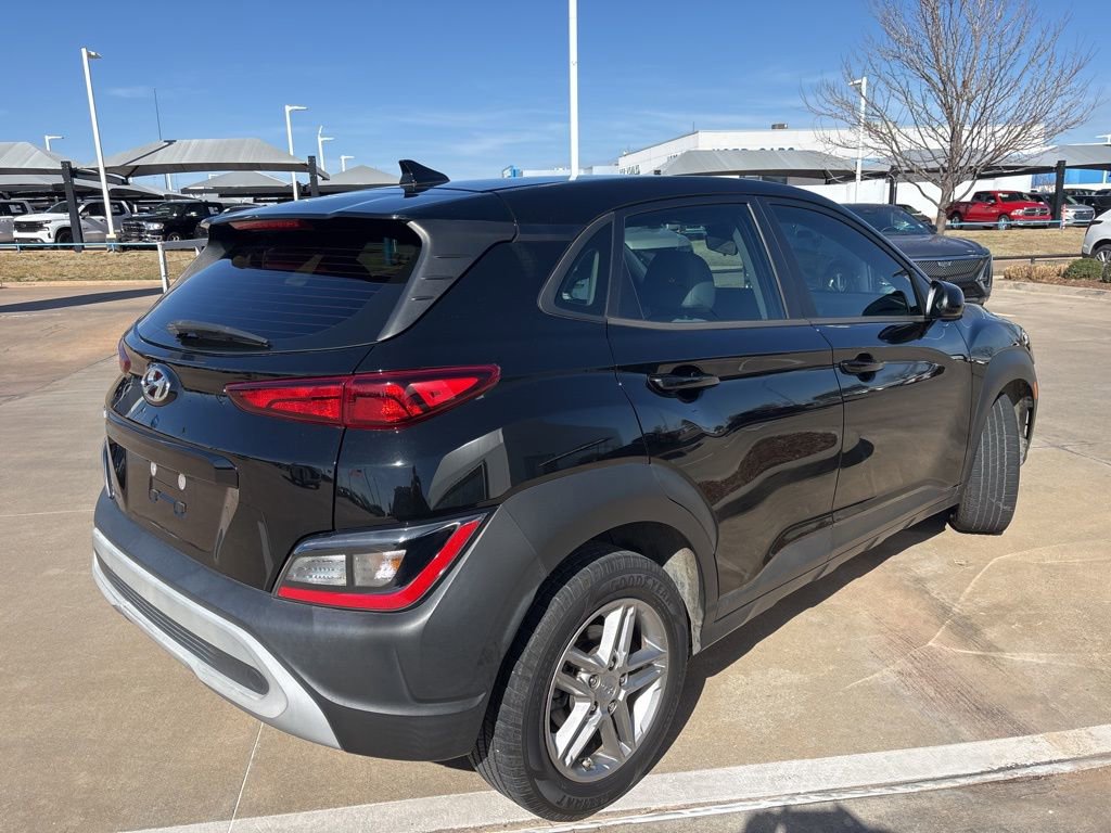 Used 2022 Hyundai Kona SE w/ Cargo Package image 6