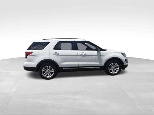 Used 2017 Ford Explorer XLT FWD image 8