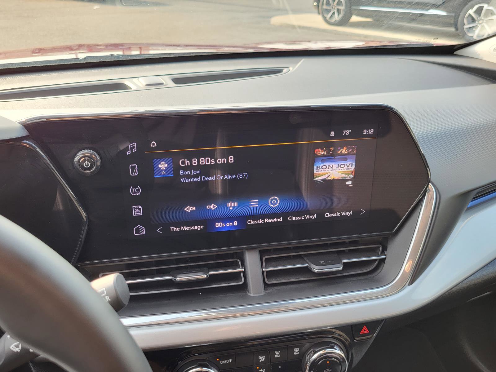 Used 2025 Chevrolet Trax LT w/ LT Convenience Package image 26