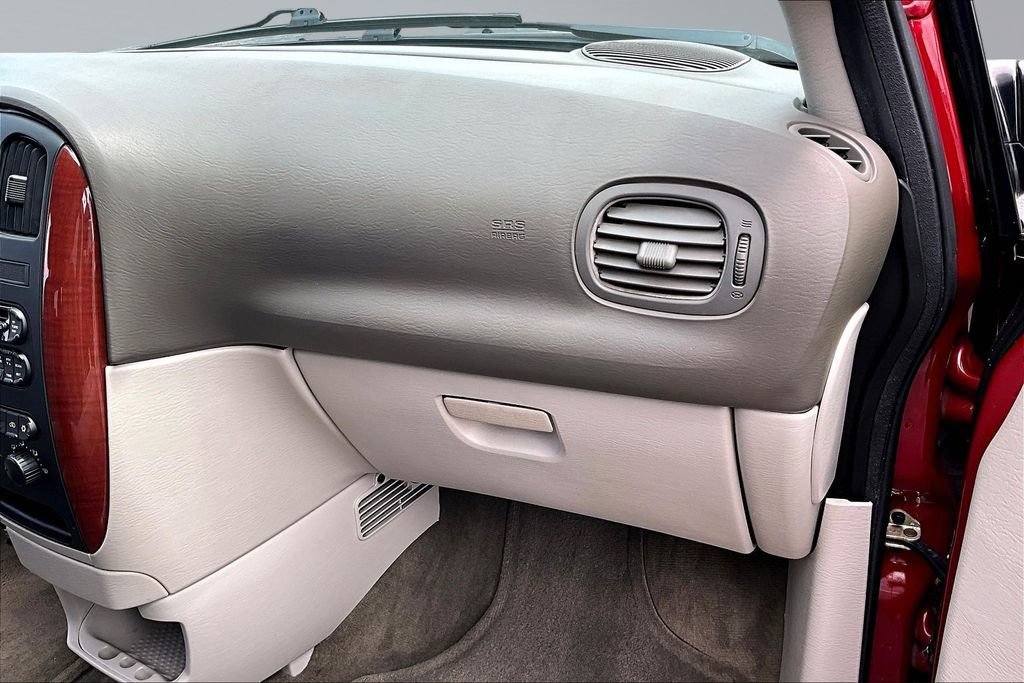 Used 2005 Chrysler Town & Country w/ Popular Equipment Group I FWD image 15