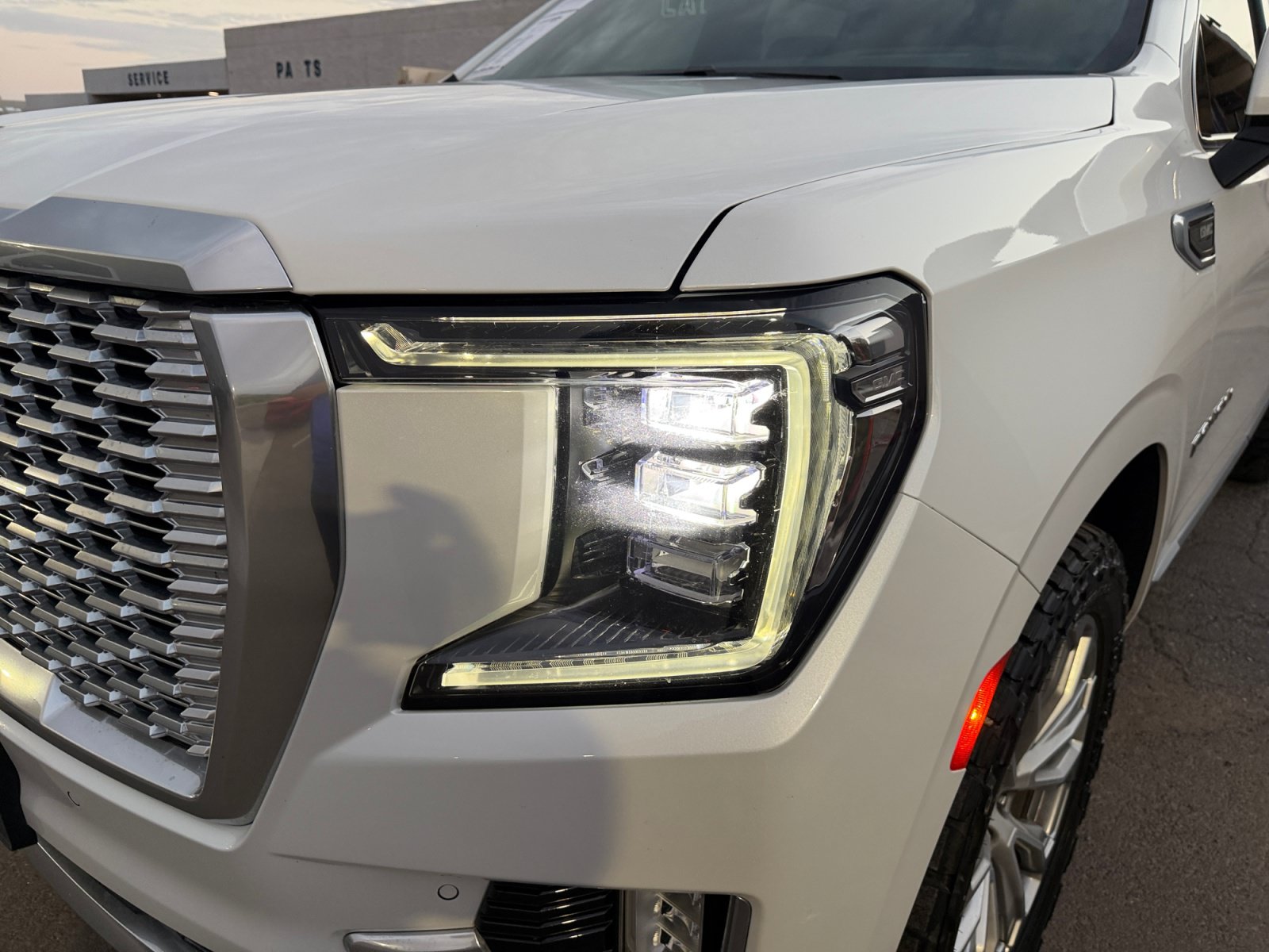Used 2023 GMC Yukon XL Denali AWD/4WD image 9