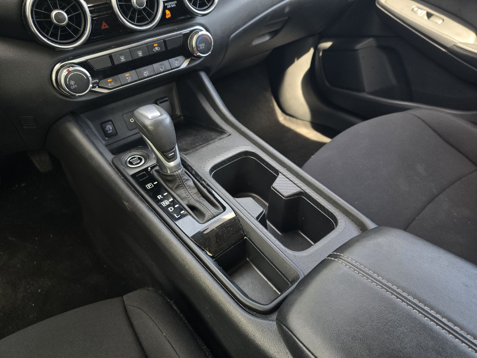 Certified 2025 Nissan Kicks SR w/ Illumination Package FWD image 17